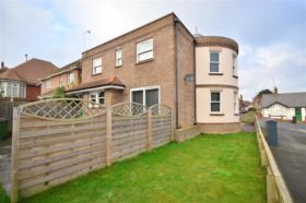 6 bedroom Detached f...